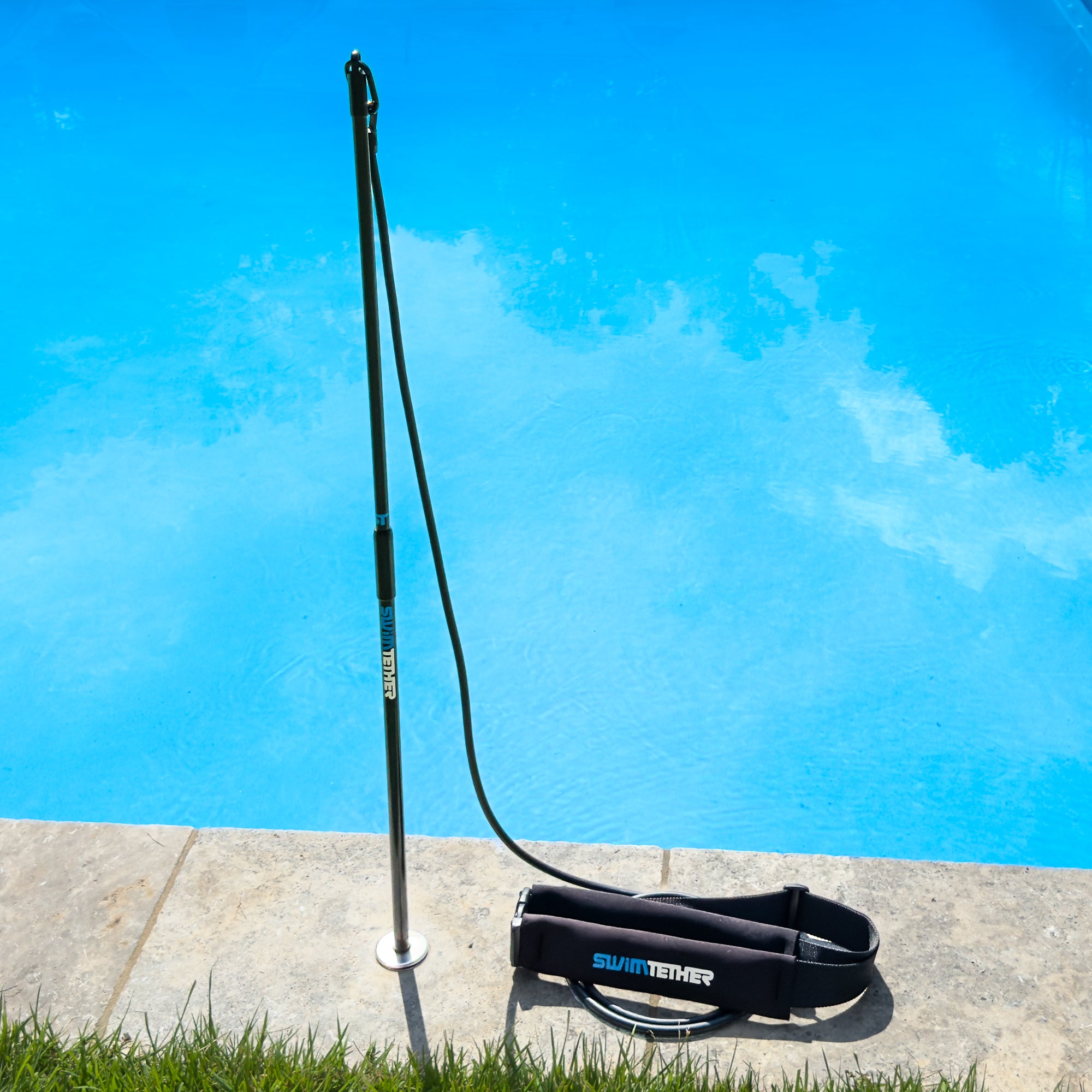 SWIMMER ドレッサー st2-poolside.jpg?v=1772237373